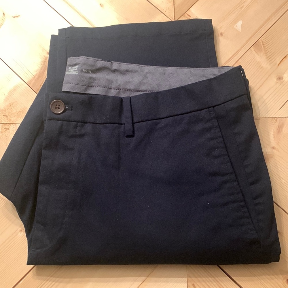 Old Navy Ultimate Straight Leg Built in Flex Mens Pants